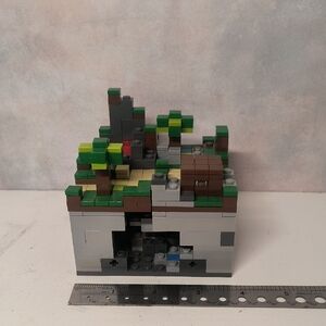 LEGO Minecraft: Micro World: The Forest (21102) - Used
